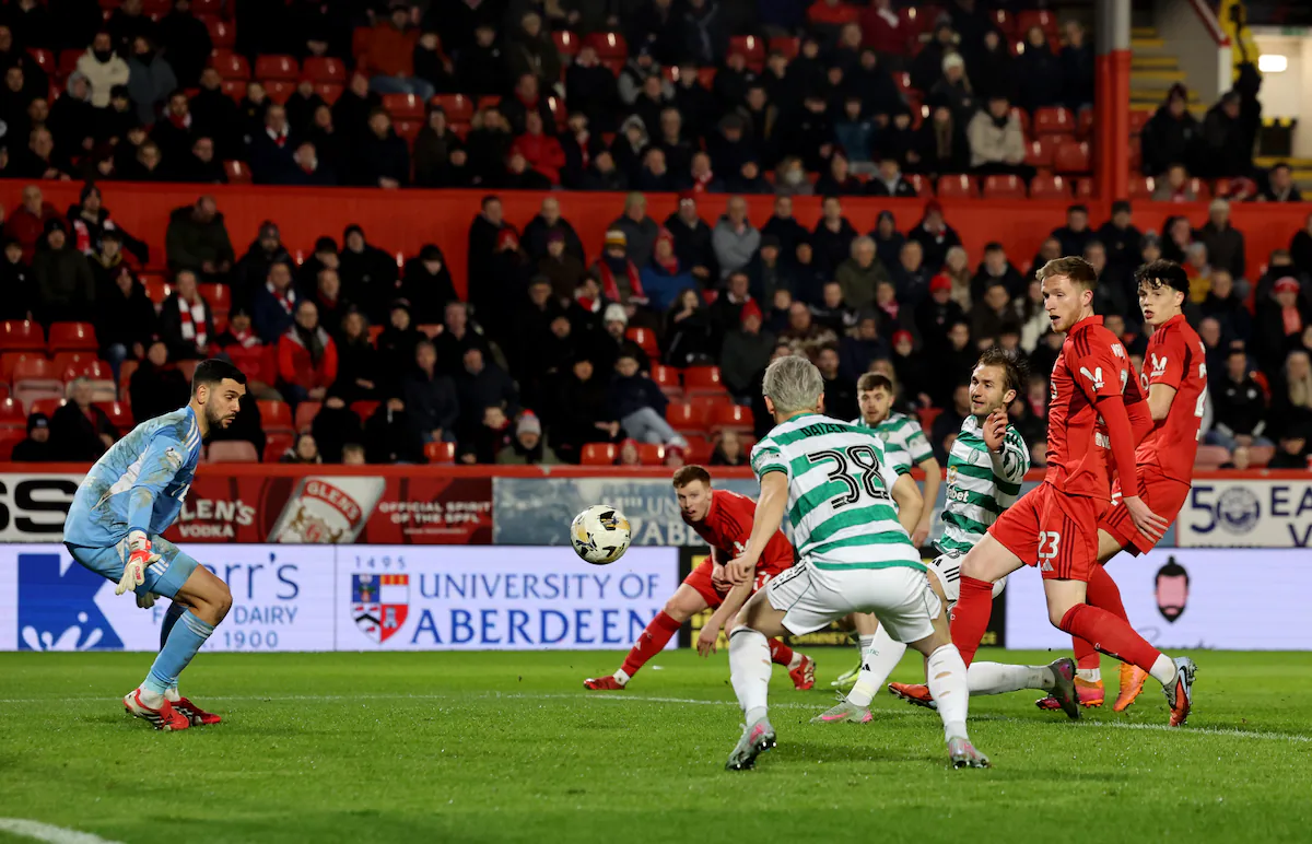 Celtic WIN Again… But ONLY Because VAR Magically Found an Onside Line – Aberdeen Boss RAGES: “It Looks Offside!”